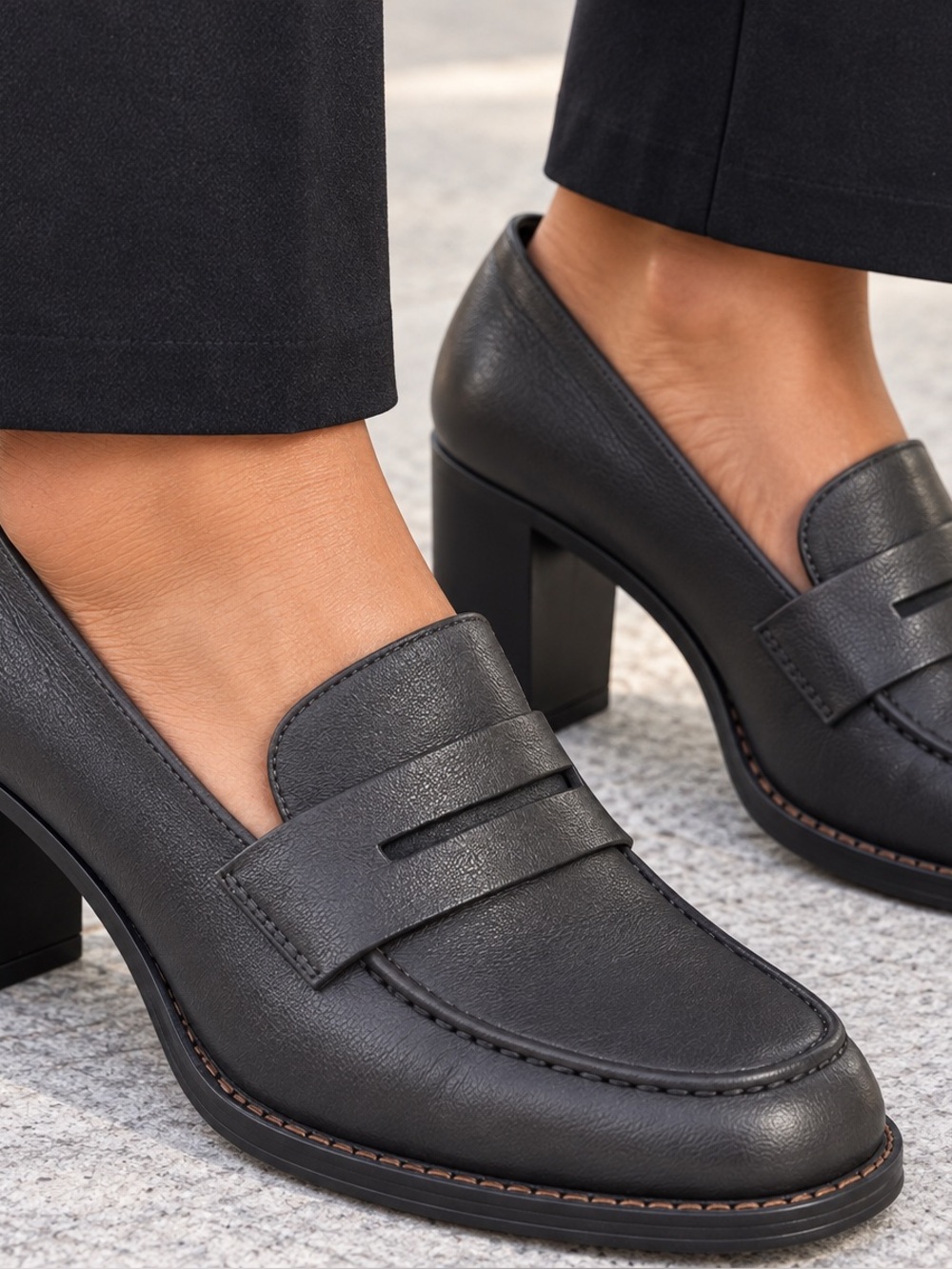 AEROSOLES Women Black Leather Block Heel Loafers 10M